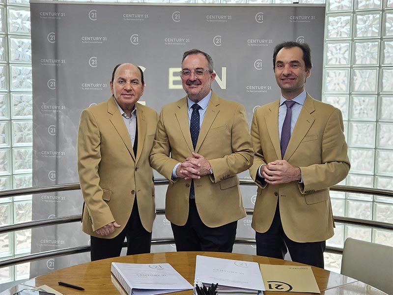 Century 21 Levante -Manuel Pertusa, Ricardo Sousa y Joaquim Sousa